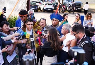 Lideranças indígenas concederam entrevista coletiva em Brasília (Foto: Leo Otero/Apib Brasil)