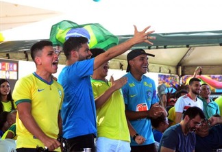 Torcida roraimense vibra com gols do Brasil (Foto: Nilzete Franco/FolhaBV)