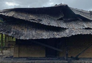 Unidade Básica de Saúde Indígena incendiada na Terra Yanomami (Foto: Divulgação)