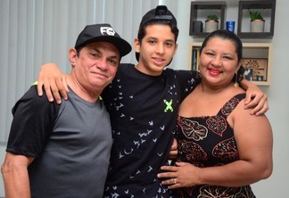 Germano Neto e Patrícia Pinheiro com o filho Leandro Germano (Foto: Nilzete Franco/FolhaBV)