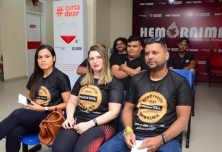 Candidatos de concurso vão ao Hemoraima em programação de movimento para defender as pautas (Foto: Nilzete Franco/FolhaBV)