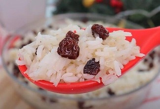 Uva passa e arroz, pratos que alguns amam e outros detestam (Foto: Divulgação)