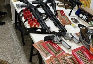 Armas e munições foram encontradas em apartamento onde empresário estava hospedado em Brasília - Foto: Divulgação/Polícia Civil do DF