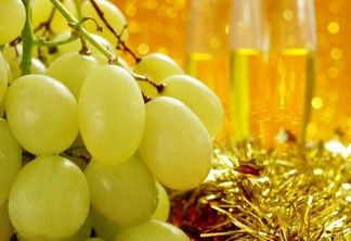 Por volta de 1900, o rei espanhol Afonso XIII incentivou a população a comer 12 uvas para as 12 badaladas, dando origem a tradição. (Foto: Divulgação)