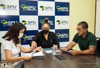 O termo foi assinado pelo prefeito Arthur Henrique, na quinta-feira, 29, na sede da Superintendência do Patrimônio da União (SPU) em Roraima. (Foto:Divulgação)