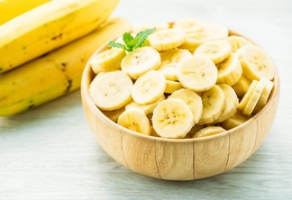 Conhecida por ser uma das principais fontes de potássio, a banana é um alimento cheio de substâncias prebióticas (Foto: Divulgação)