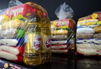 Supermercados também comercializam cestas básicas mais baratas, porém com produtos diferentes da lista usada no cálculo - Foto: Nilzete Franco/FolhaBV