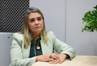 Coordenadora do Núcleo de Precatórios do TJRR, Valdira Silva, explica como golpe é feito - Foto: Isabella Cades/Folha de Boa Vista