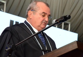 O novo presidente do TCE-RR, conselheiro Célio Wanderley, durante discurso de posse (Foto: Nilzete Franco/FolhaBV)