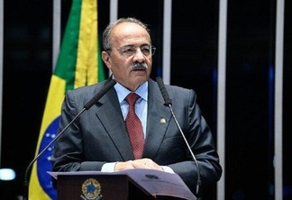 O senador Chico Rodrigues ao lado do vice-presidente Geraldo Alckmin (Fonte: Metrópoles)