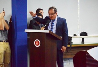O procurador-geral de Contas, Paulo Sérgio Oliveira de Sousa, durante ato de juramento (Foto: Wenderson de Jesus/FolhaBV)