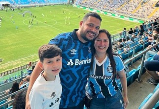 Família Souza prestigiou estreia de Suárez no Grêmio de perto (Foto: Arquivo pessoal)