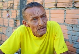 Menon Valadares de 56 anos pede ajuda para manter despesas com o tratamento (Foto: Wenderson Cabral/FolhaBV)