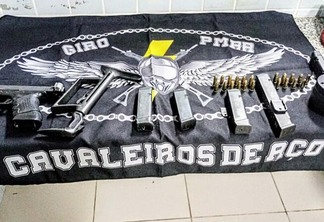 Arma, carregadores e munições foram levados à delegacia - Foto: Divulgação/PMRR