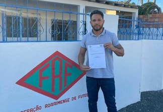 Vice-presidente Oziel Araújo Neto com documento que confirma Colorado no Estadual - Crédito: Divulgação