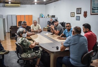 Seis dos nove clubes do Estadual participaram da reunião na sede da FRF (Foto: Hélio Garcias/BV Esportes)