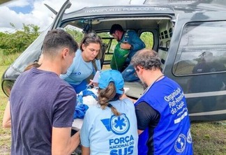 Equipe médica realiza resgate de paciente na Terra Yanomami - Foto: Divulgação