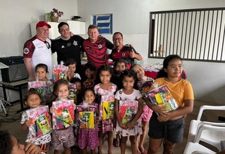 Doações foram feitas à crianças e adolescentes de três locais - Foto: Divulgação/Embaixada FLA Roraima