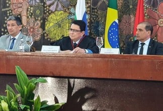 O desembargador Jésus Rodrigues do Nascimento (ao centro) é o novo presidente do TJRR (Foto: Nilzete Franco/FolhaBV)
