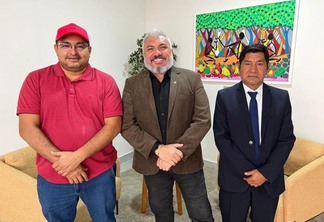 Proposta foi apresentada ao defensor-geral, Oleno Matos, pelos prefeitos Tuxaua Benísio e Dr. Raposo - Foto: ASCOM/DPE-RR