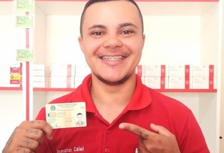 Jhonatan Calel de Moura, 33 anos, é farmacêutico e servidor público - Foto: Divulgação