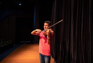 Além de ganhar a bolsa de estudos, Luís foi selecionado para compor a Orquestra Sinfônica do Conservatório de Tatuí (Foto: Divulgação)