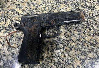 Arma de fogo utilizada nos assaltos (Foto: Divulgação)