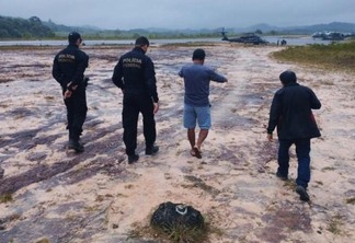 Policiais federais integram operação contra o garimpo ilegal no território indígena (Foto: PF)