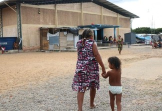 Indígenas venezuelanos Warao em abrigo improvisado (Foto: Rovena Rosa/Agência Brasil)