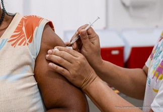 As vacinas bivalentes da Pfizer contam com cepas atualizadas contra o coronavírus (Foto: Jonathas Oliveira/PMBV)