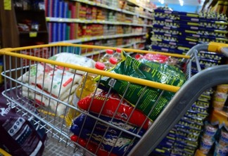 Os três supermercados apresentaram redução na cesta básica, variando entre R$ 1,80 e R$ 51,46 - Foto: Nilzete Franco/FolhaBV/Arquivo