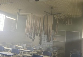 Em uma das salas, fogo destruiu a central de ar, uma parte do forro e também atingiu um armário de ferro - Foto: Divulgação