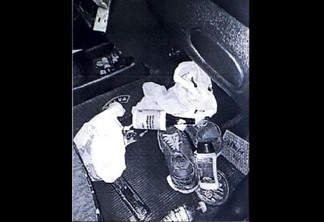 Foram encontradas garrafas de cerveja dentro do carro. (Foto: reprodução/PMRR)