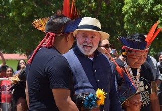 O presidente Luiz Inácio Lula da Silva esteve acompanhado do xamã Davi Kopenawa (Foto: Nilzete Franco/FolhaBV)