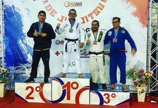 Ricardo Guimarães foi campeão na categoria 'master III preta leve' (Foto: divulgação)