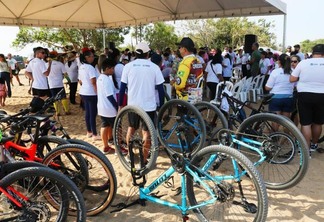 Servidores e grupos de pedal da cidade participaram da ação. (Foto: Wenderson Cabral/FolhaBV)