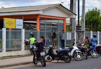 O pai contou que Escola Municipal Juslany de Souza Flores não deu prazo para o retorno ou substituição do professor. (Foto: Nilzete Franco)