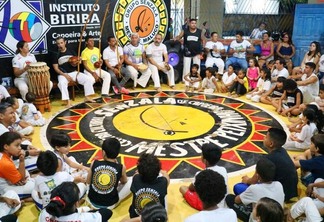 Na comemoração, contramestres e mestres de outros projetos também prestigiaram a roda de capoeira. (Foto: Wenderson Cabral/FolhaBV)