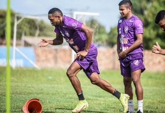 Leandro Cabecinha e Raí Teles em treino pelo Mundão. Crédito: Hélio Garcias/São Raimundo