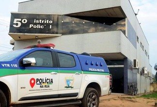 Caso foi registrado no 5º Distrito Policial - Foto: Nilzete Franco/FolhaBV