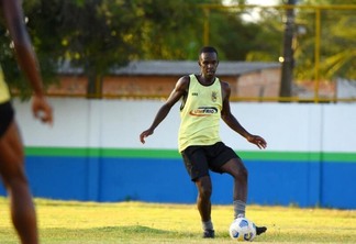 Lateral Bruno Maia vai jogar contra ex-clube São Raimundo. Crédito: Reynesson Damasceno/Agência Real
