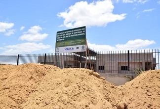 Obras da nova sede da Prefeitura de Bonfim, no Norte de Roraima (Foto: Nilzete Franco/FolhaBV)