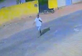 Vídeo mostra assassino caminhando em rua do Silvio Leite antes de assaltar e matar jovem (Foto: Reprodução)