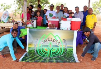 Associação de Moradores Agricultores da Área Devoluta no Complexo Caju (Amaadcc), no município de Bonfim, vendem frutas e hortaliças no Km 58 da RR 401. (Foto: Wenderson Cabral)