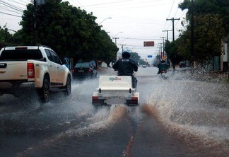 Chuvas fortes caíram sobre a capital entre a madrugada e manhã desta terça-feira (18) - Foto: Nilzete Franco/FolhaBV