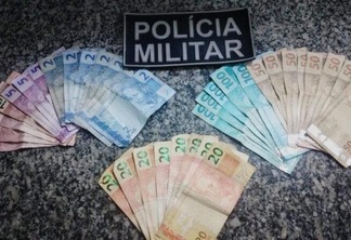 Dinheiro apreendido com o suspeito e apresentado na Central de Flagrantes (Foto: Divulgação)