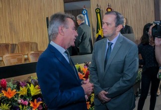 O governador Antonio Denarium com o deputado Jorge Everton durante posse do novo procurador-geral do MPRR, em 10 de março (Foto: SupCom ALE-RR)