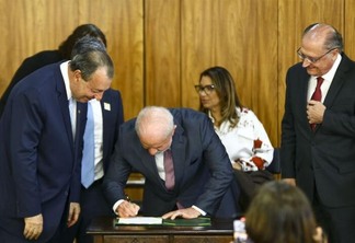 Decreto foi assinado no Palácio do Planalto, em Brasília - Foto: Marcelo Camargo/Agência Brasil