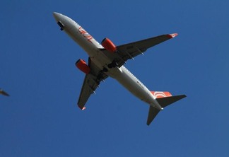 Avião da GOL Linhas Aéreas em pleno ar (Foto: Luis Wilker/Pixabay)