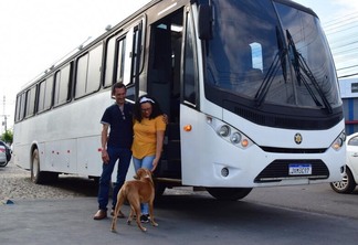 Ônibus que até então servia para 49 passageiros, foi transformado em uma casa equipada com diversos compartimentos e móveis - Foto: Nilzete Franco/FolhaBV
